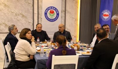 Adana’da Ramazan Sofrası: Kentin Önde Gelen İsimleri Aynı Masada