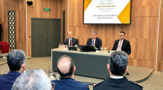 Adana’da Sahipsiz Hayvanlar Masaya Yatırıldı!