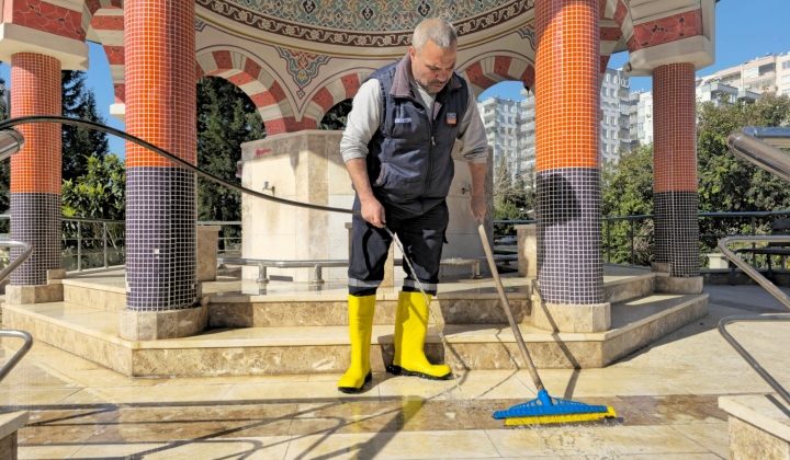 Bayram Namazı Öncesi Çukurova’daki Camiler Pırıl Pırıl