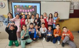 Miniklerden Büyük Başarı! Okuma Yazmayı Öğrenip Madalya Aldılar