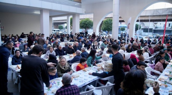 Seyhan Belediyesi’nden Örnek İftar: Herkes Aynı Sofrada