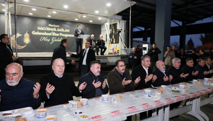 Yüreğir’de Dev Ramazan Sofrası: 3 Bin Kişi Aynı İftarda Buluştu