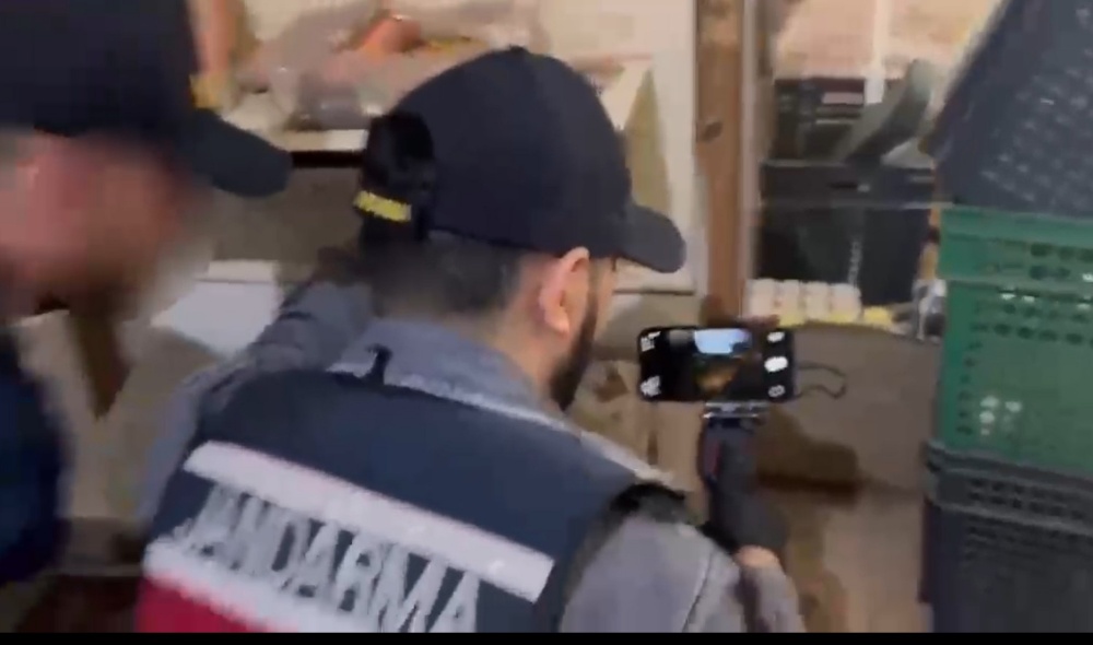 Yüreğir’de Skandal! Tekel Bayi İçinde Gizli Kaçak Depo