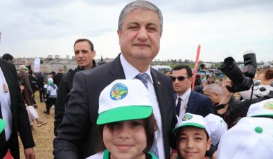 Minik Eller Toprağa Umut Ekti