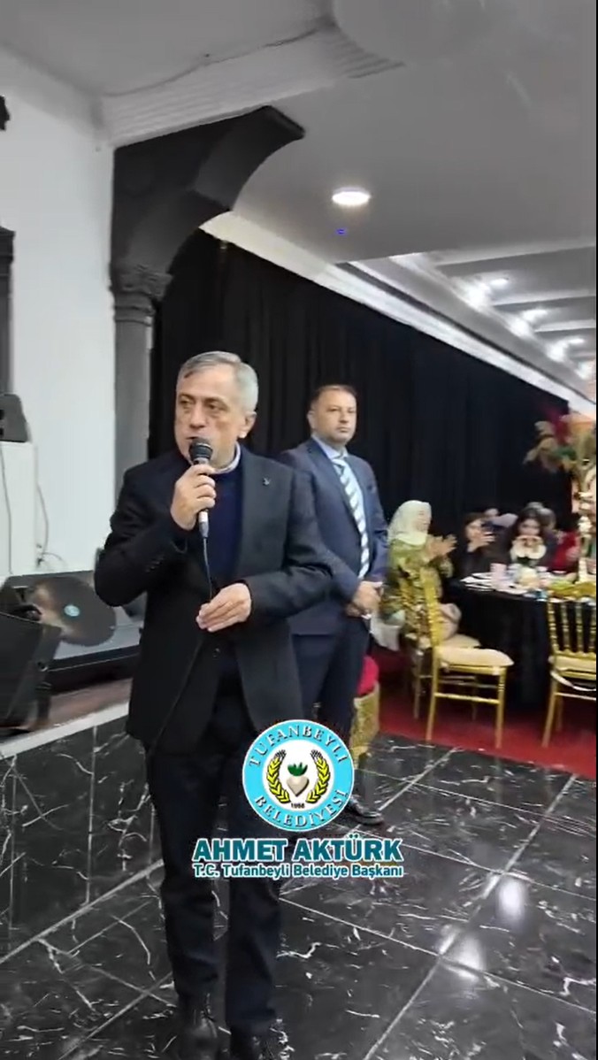 Aktürk’ten Siyaset Üstü Mesaj: “Rozeti Bir Kenara Bıraktım”