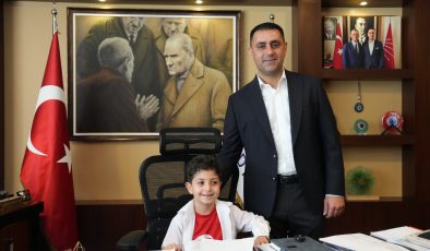 Geleceğin başkanları makamda! Çukurova’da 23 Nisan coşkusu