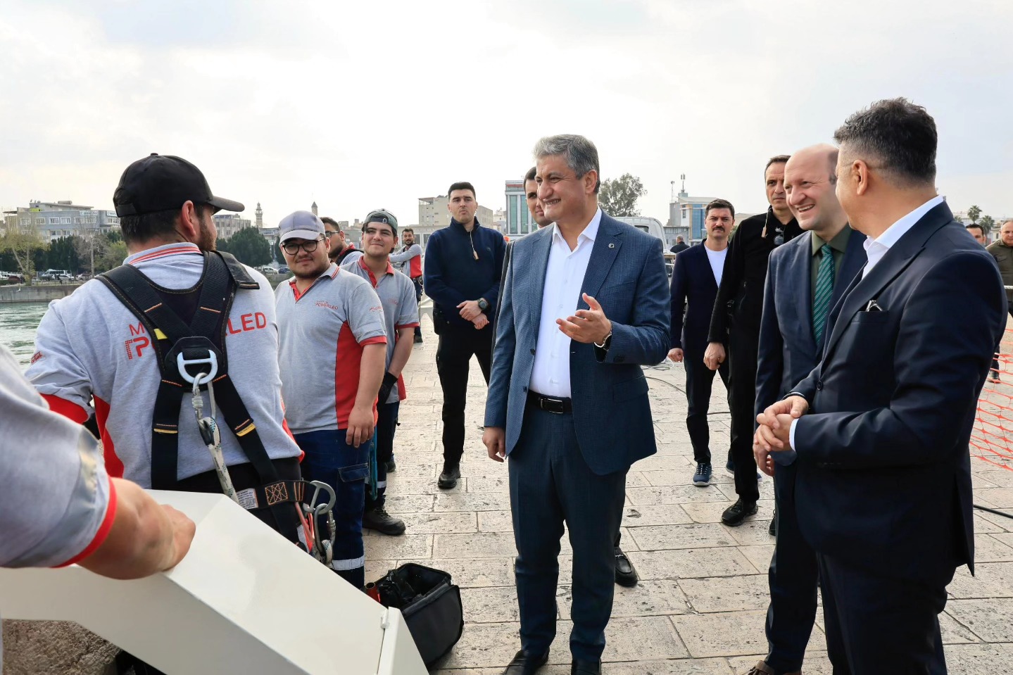 Taşköprü Işıklandı! Adana’nın Tarihi Simgesi Geceye Damga Vuruyor