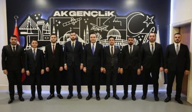 AK Parti Adana Gençlik Kolları’nda Görev Değişimi