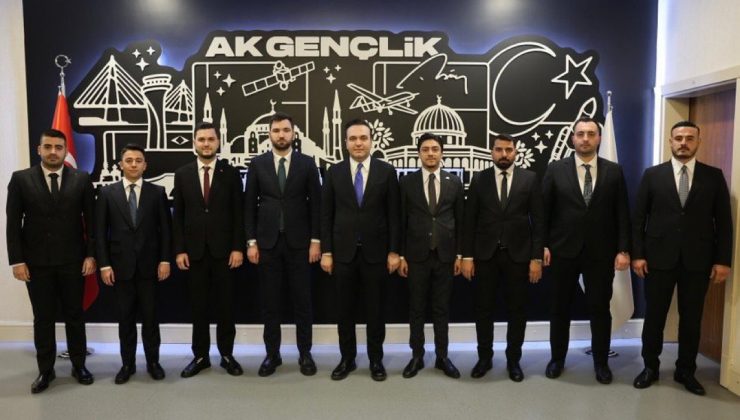 AK Parti Adana Gençlik Kolları’nda Görev Değişimi
