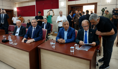 YÜREĞİR’DE KRİTİK SEÇİM! İKİ ADAY KARŞI KARŞIYA